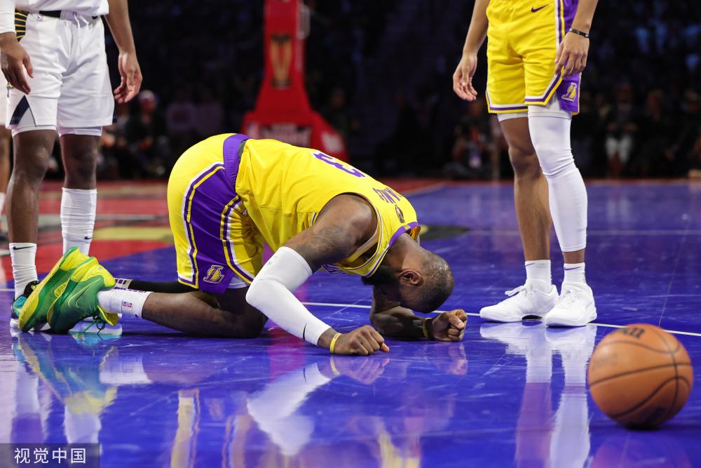 却更是不容 却更是不容