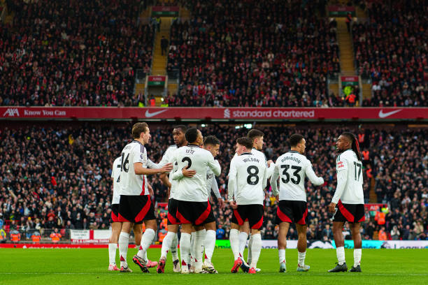 形成鲜明对 形成鲜明对